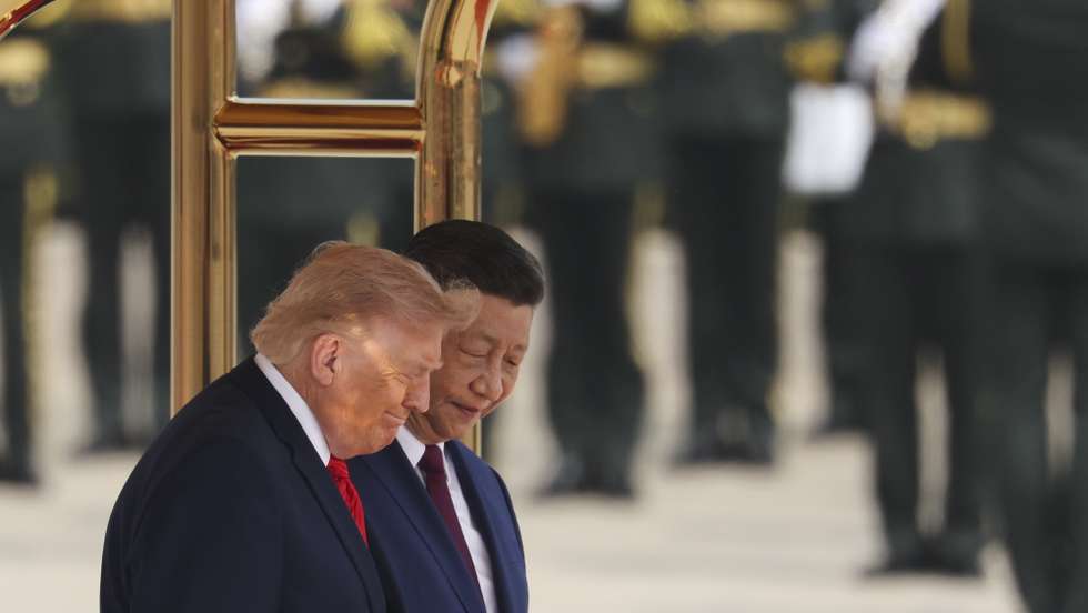epa12955632 Chinese President Xi Jinping attends a welcome ceremony with U.S. President Donald Trump at the Great Hall of the People in Beijing, China, 14 May 2026.  EPA/Maxim Shemetov / POOL