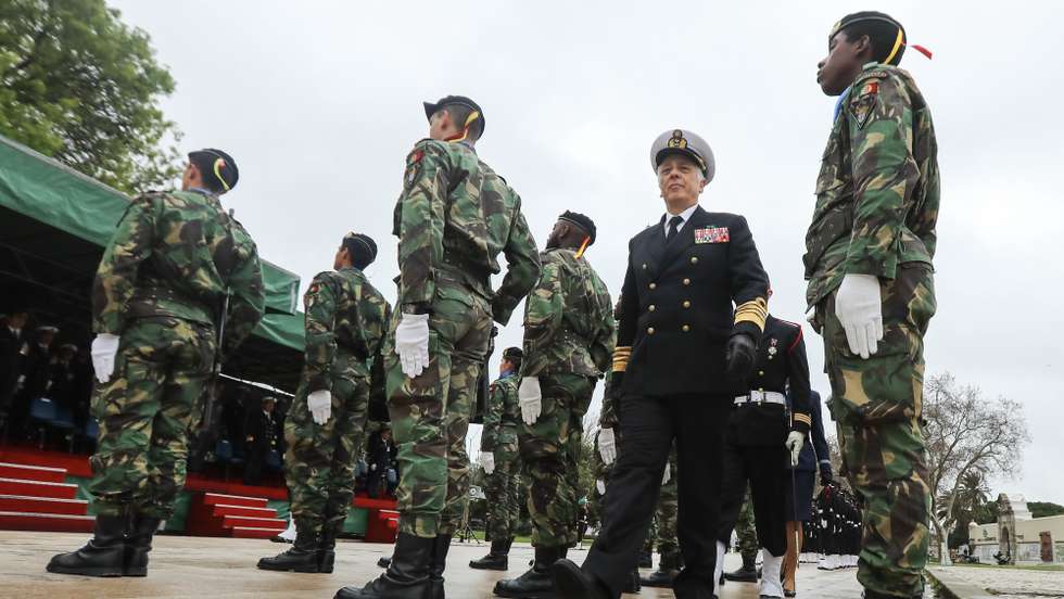 Cerimónia de início das funções do almirante António Silva Ribeiro (2-D) como novo Chefe do Estado-Maior-General das Forças Armadas (EMGFA), com a presença de militares e civis da estrutura do EMGFA, no Forte do Bom Sucesso, junto à Torre de Belém, em Lisboa, 02 de março de 2018. MIGUEL A. LOPES/LUSA