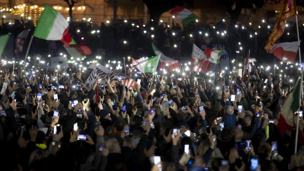 epa09594220 People take part in a 'No Green Pass' rally at the Circus Maximus in Rome, Italy, 20 November 2021. Italy made the green pass (EU Digital COVID Certificate) compulsory to enter all public and private workplaces on 15 October.  EPA/MASSIMO PERCOSSI