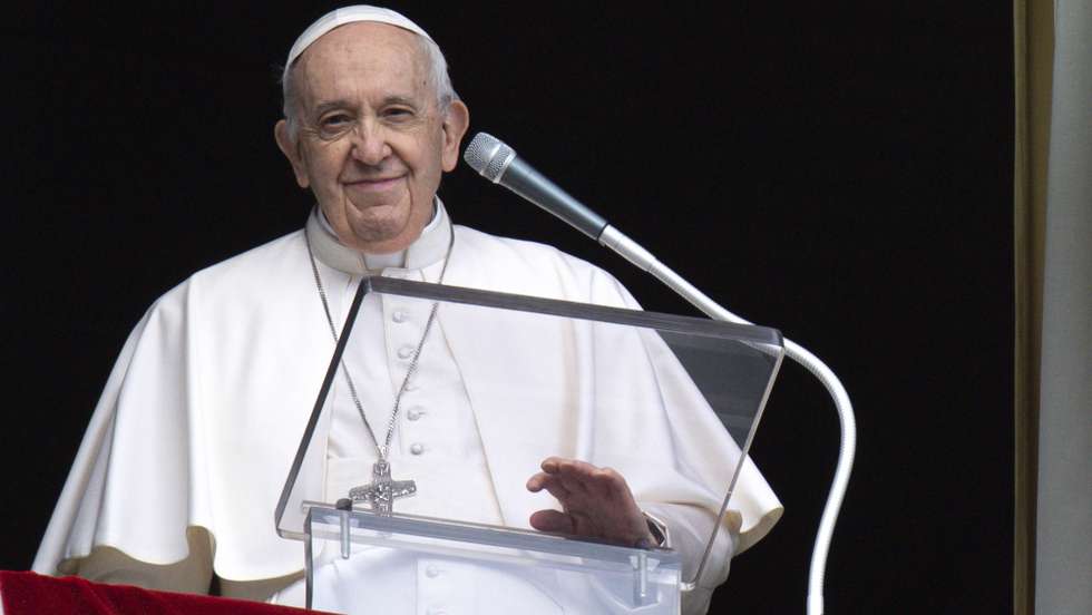 epa09789417 A handout picture provided by the Vatican Media shows Pope Francis speaks during his traditional Sunday Angelus prayer, from the window of his office overlooking Saint Peter's Square, Vatican City, 27 February 2022. After leading the recitation of the Angelus, the pontiff appealed for prayers for the people of Ukraine and renewed his invitation to all to make upcoming 02 March, the Ash Wednesday Christian holy day, a day of prayer and fasting for peace in the region.  EPA/VATICAN MEDIA HANDOUT  HANDOUT EDITORIAL USE ONLY/NO SALES