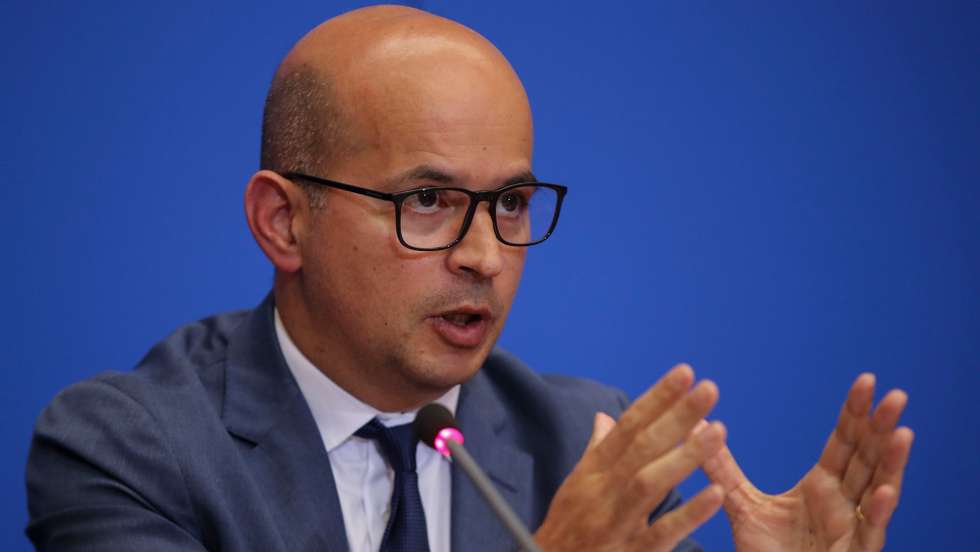 O ministro de Estado e das Finanças, João Leão, durante uma conferência de imprensa, sobre medidas de mitigação do aumento dos preços dos combustíveis, no Ministério das Finanças, em Lisboa, 4 de março de 2022. MANUEL DE ALMEIDA/LUSA
