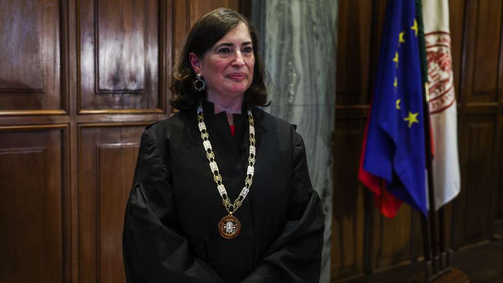 A recém empossada bastonária da Ordem dos Advogados, Fernanda de Almeida Pinheiro, durante a cerimónia de posse na Ordem dos Advogados, Lisboa, 9 de janeiro de 2023. TIAGO PETINGA/LUSA