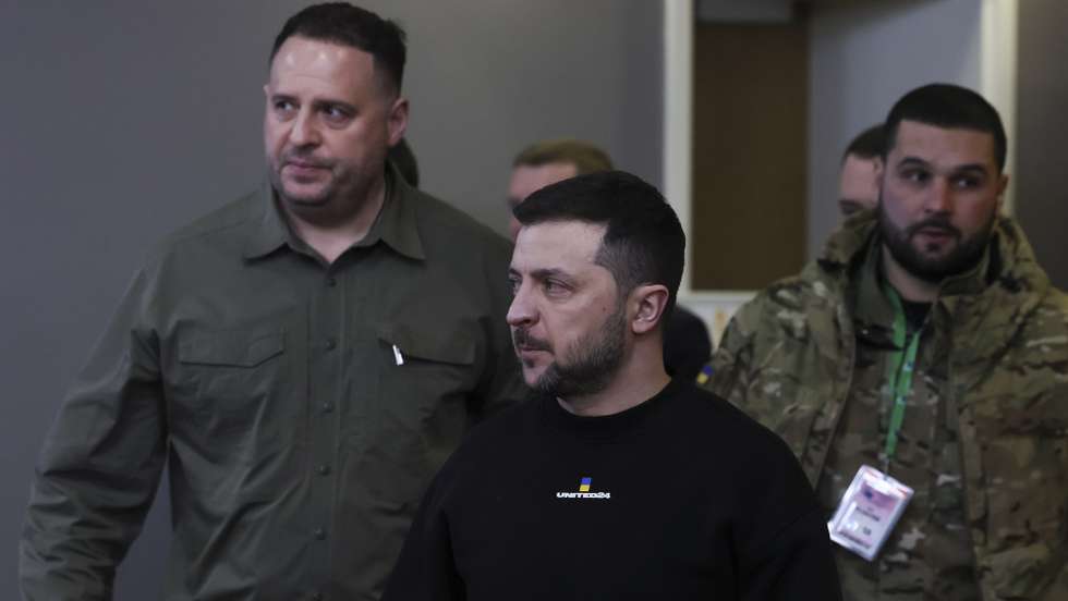epa10457422 Ukraine's President Volodymyr Zelensky (C) looks on following a meeting with EU leaders during the European leaders summit in Brussels, Belgium, 09 February 2023. EU leaders will meet in Brussels on 09 and 10 February for a summit to discuss Russia's invasion of Ukraine, the EU's economy and competitiveness, and its migration policy.  EPA/YVES HERMAN / POOL