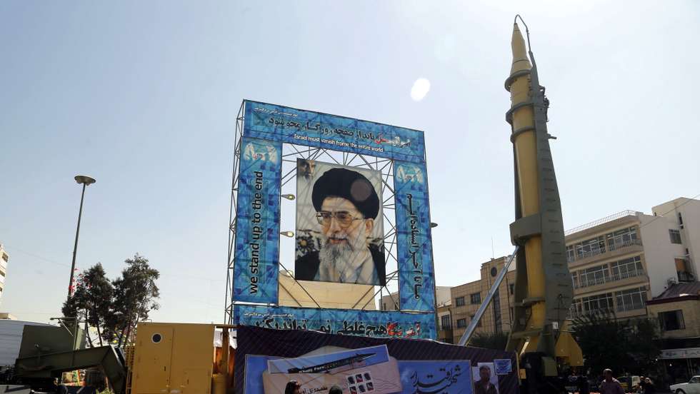 epa05556666 Iranian medium-range missile Ghadr is exhibited next to a poster of Supreme Leader Ayatollah Ali Khamenei on the 36th anniversary of the Iran-Iraq war, in Baharestan square in Teheran, Iran, 26 September 2016. Iran is marking the 36th anniversary of war with Iraq that raged between 1980 and 1988.  EPA/STRINGER