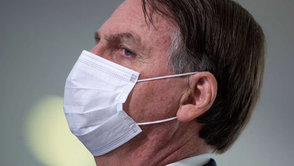 epa09108722 Brazilian President Jair Bolsonaro participates in a press conference at the Palacio do Planalto, in Brasilia, Brazil, 31 March 2021. Bolsonaro criticized the measures that seek to restrict the movement of the population in the face of the coronavirus pandemic and assured that &#039;hunger kills much more than the virus itself&#039;.  EPA/JOEDSON ALVES