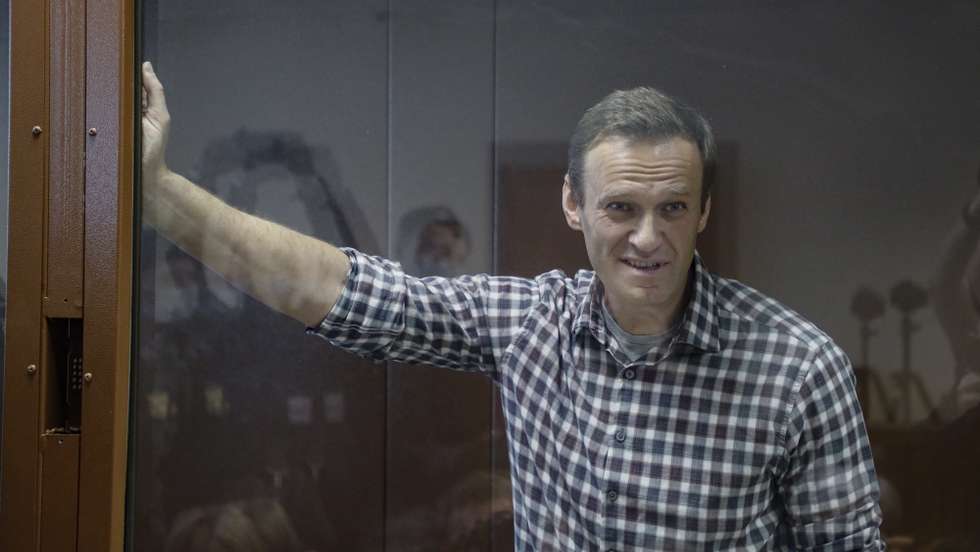 epa09025238 Russian opposition leader Alexei Navalny stands inside a glass cage prior to a hearing at the Babushkinsky District Court in Moscow, Russia, 20 February 2021. The Moscow City court will hold a visiting session at the Babushkinsky District Court Building to consider Navalny's lawyers appeal against a court verdict issued on 02 February 2021, to replace the suspended sentence issued to Navalny in the Yves Rocher embezzlement case with an actual term in a penal colony.  EPA/YURI KOCHETKOV MANDATORY CREDIT