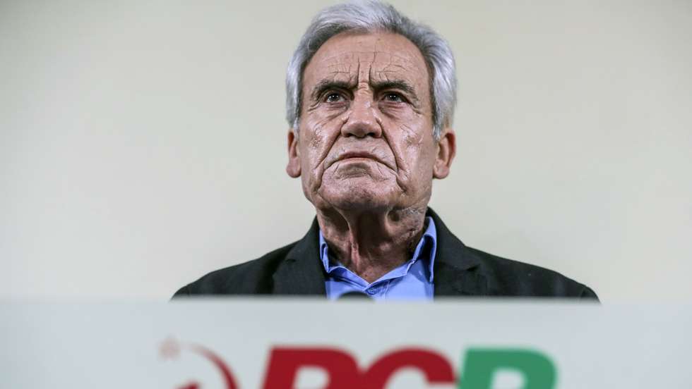 O secretário-geral do Partido Comunista Português (PCP), Jerónimo de Sousa, apresenta as conclusões da reunião do comité central na sede do partido em Lisboa, 02 fevereiro de 2022. TIAGO PETINGA/LUSA