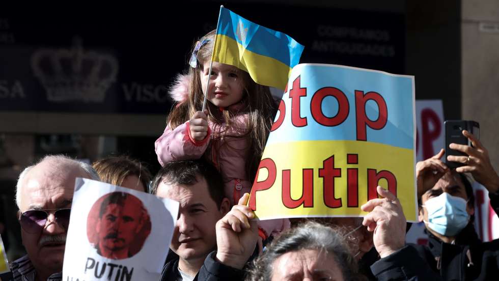 Manifestation in defence of "Ukraine, Europe and 'democratic values'" organised by the Association of Ukrainians in Portugal, in front of the Embassy of the Russian Federation, in Lisbon, Portugal, 20 February 2022. On this day in 2014 in Kiev, "dozens of people demonstrating against the regime of the pro-Russian President Yanukovich were murdered. The same date when Russian troops began the occupation of Crimea, starting the new Russian war against Ukraine.". MANUEL DE ALMEIDA/LUSA