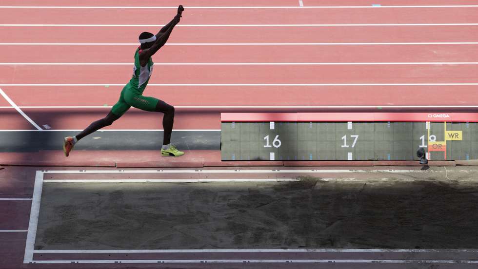 O atleta português Pedro Pablo Pichardo em ação durante a final de triplo salto dos Jogos Olímpicos Tóquio2020, no Estádio Olímpico de Tóquio, Japão, 5 de agosto de 2021. Pichardo conquistou hoje a medalha de ouro no triplo salto dos Jogos Olímpicos Tóquio2020, ao conseguir 17,98 metros. JOSÉ COELHO/LUSA