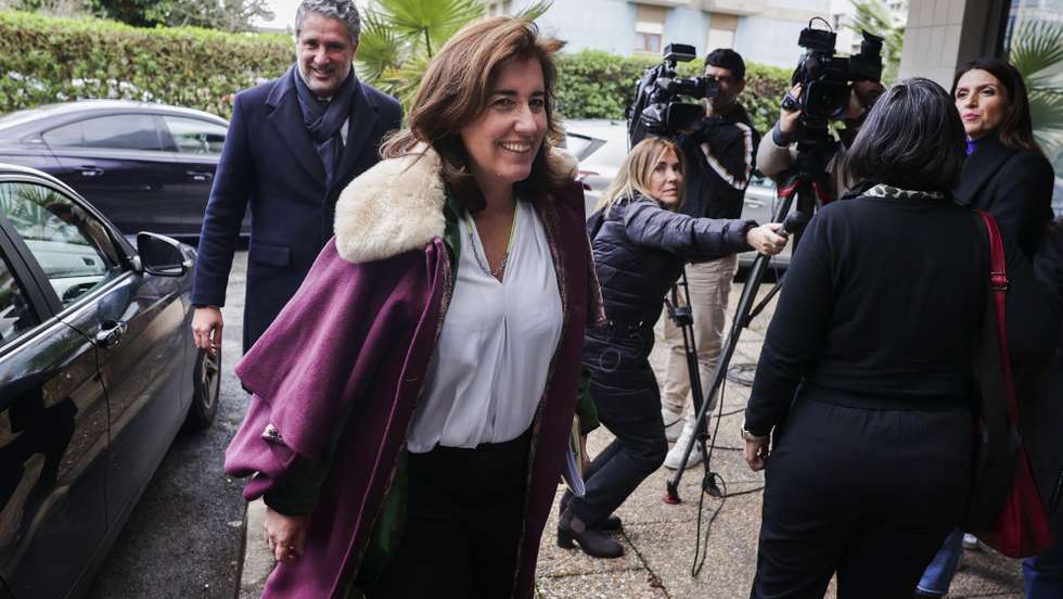 A ministra do Trabalho, Solidariedade e Segurança Social, Ana Mendes Godinho, à chegada para a reunião plenária do Conselho Permanente de Concertação Social realizada no Conselho Económico e Social  (CES), Lisboa, 18 de janeiro de 2023.   MANUEL DE ALMEIDA/LUSA