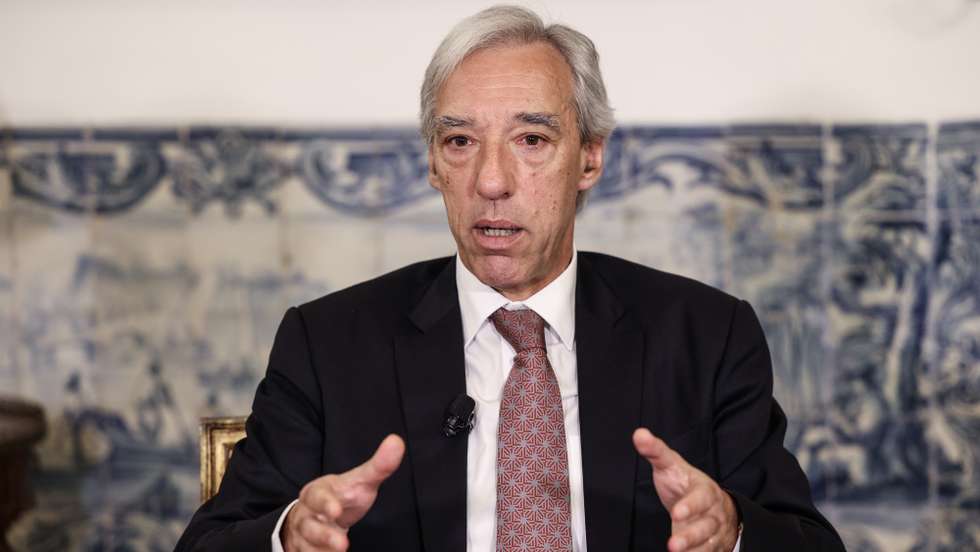 O ministro dos Negócios Estrangeiros, João Gomes Cravinho, em entrevista à agência Lusa quando se assinala o primeiro ano da invasão da Ucrânia pela Rússia, iniciada de 24 de fevereiro do ano passado, no Palácio das Necessidades, em Lisboa, 22 de fevereiro de 2023. O ministro dos Negócios Estrangeiros português afirmou que os acontecimentos daquela madrugada não foram totalmente uma surpresa, uma vez que, “ao longo de vários meses e, com cada vez maior intensidade”, se avolumavam os sinais desta agressão. (ACOMPANHA TEXTO DA LUSA DO DIA 24 DE FEVEREIRO DE 2023). MIGUEL A. LOPES/LUSA