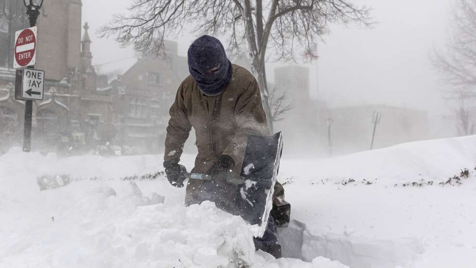 epa10377885 A man shovels a sidewalk during a winter storm affecting large portions of the United States, in Buffalo, New York, USA, 24 December 2022. Much of the United States is experiencing winter weather as result of a large storm generated by a bomb cyclone, the meteorological phenomenon when the atmospheric pressure quickly drops in a strong storm.  EPA/JALEN WRIGHT