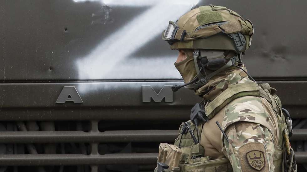 epa09853297 A Russian serviceman guards during food distribution organised by Russian army and militias of self-proclaimed LPR in village Trokhizbenka, Luhansk region, Ukraine, 27 March 2022. Chairman of the Government of the LPR Sergey Kozlov reported that as of March 22, the retreating Kyiv (Kiev) security forces had blown up 22 bridges, but the Republic would restore them. Russia will assist in the restoration and construction of infrastructure in the Republic. On 24 February Russian troops had entered Ukrainian territory in what the Russian president declared a 'special military operation', resulting in fighting and destruction in the country, a huge flow of refugees, and multiple sanctions against Russia. The letter Z has been used by Russian forces as an identifying sign on their vehicles in Ukraine.  EPA/SERGEI ILNITSKY