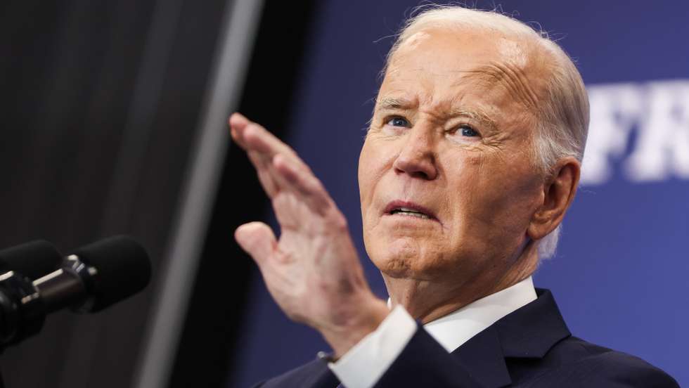epa11768993 US President Joe Biden delivers remarks at the Brookings Institution in Washington, D.C., USA, 10 December 2024. President Biden is promoting the effects of his 'middle-out, bottom-up' economic policy.  EPA/SAMUEL CORUM / POOL