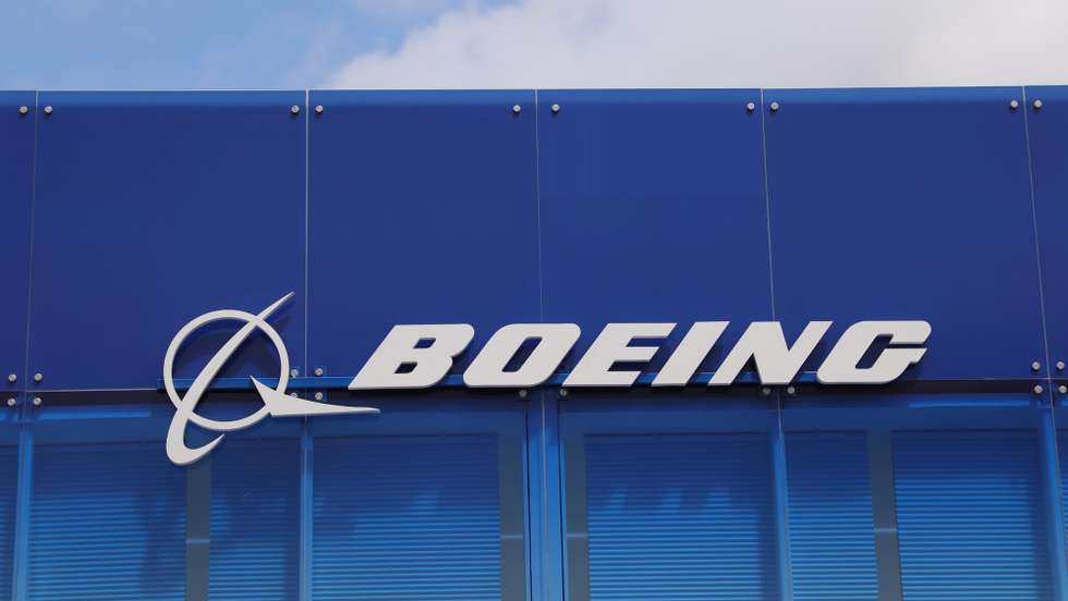 epa11491587 The Boeing logo is pictured on the opening day of the Farnborough International Airshow in Farnborough, Britain, 22 July 2024. The aviation summit is typically a platform for planemakers to rack up multibillion-dollar deals. The airshow runs from 22 to 26 July.  EPA/NEIL HALL