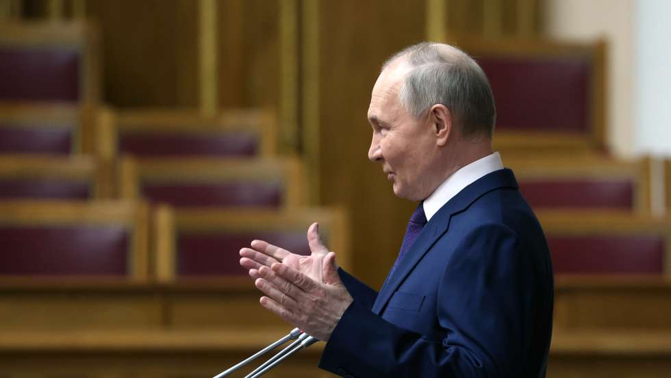 epa11303286 Russian President Vladimir Putin speaks during a meeting of the Council of Legislators of Russia under the Russian Federal Assembly at the Tauride Palace in St. Petersburg, Russia, 26 April 2024.  EPA/ALEXANDER DEMIANCHUK/SPUTNIK/KREMLIN POOL MANDATORY CREDIT