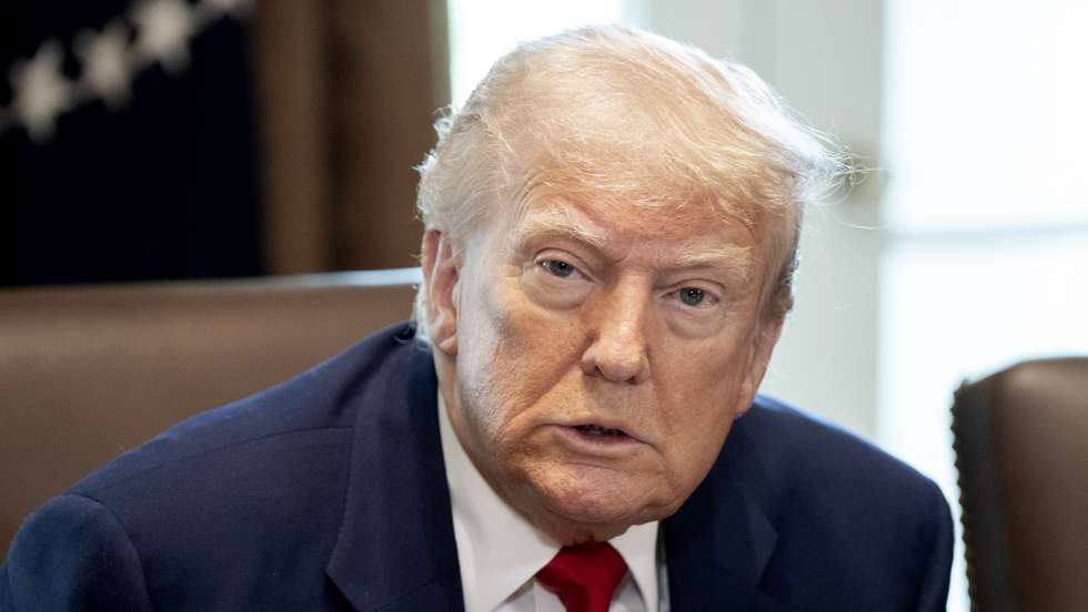 epa12065899 US President Donald Trump listens to remarks during a cabinet meeting in the Cabinet Room of the White House in Washington, DC, USA, 30 April 2025.  EPA/KEN CEDENO / POOL