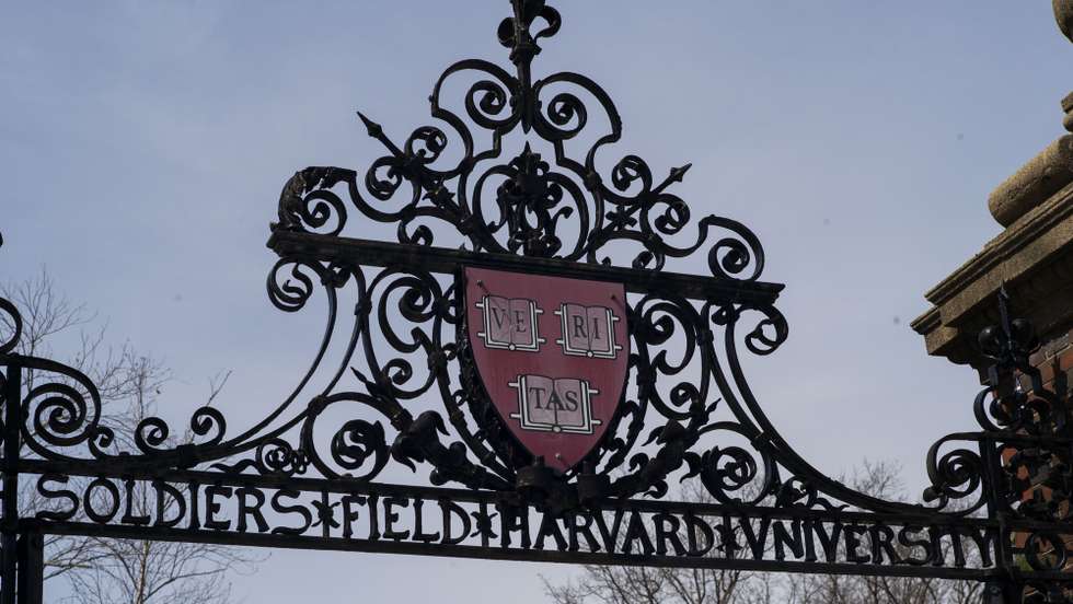 epa12006301 The crest adorns a gate on the campus of Harvard University in Allston, Massachusetts, USA, 02 April 2025. The Department of Education announced on 30 March 2025 that there would be a comprehensive review of contracts and grants at Harvard University and its affiliates, as part of the Joint Task Force to Combat Anti-Semitism.  EPA/CJ GUNTHER