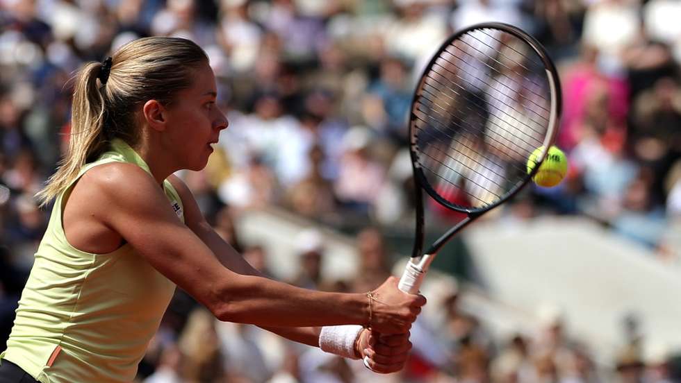 epa13020446 Maja Chwalinska of Poland during her Women's final match against Mirra Andreeva of Russia at the French Open Grand Slam tennis tournament at Roland Garros in Paris, France, 06 June 2026.  EPA/TERESA SUAREZ