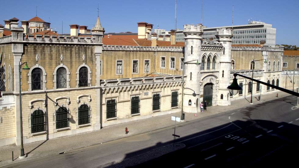 Dois cidadãos queixaram-se das condições em que estiveram detidos no Estabelecimento Prisional de Lisboa