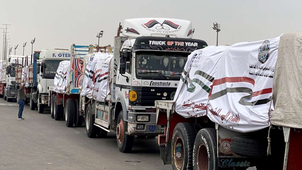 epa10971173 A convoy of trucks carrying humanitarian aid supplies for Gaza waits on the main Ismailia desert road, about 300 km east of the Egyptian border with Gaza, on its way to the Rafah crossing, Egypt, 12 November 2023. More than 11,000 Palestinians and at least 1,200 Israelis have been killed, according to the Israel Defense Forces (IDF) and the Palestinian health authority, since Hamas militants launched an attack against Israel from the Gaza Strip on 07 October, and the Israeli operations in Gaza and the West Bank which followed it.  EPA/KHALED ELFIQI