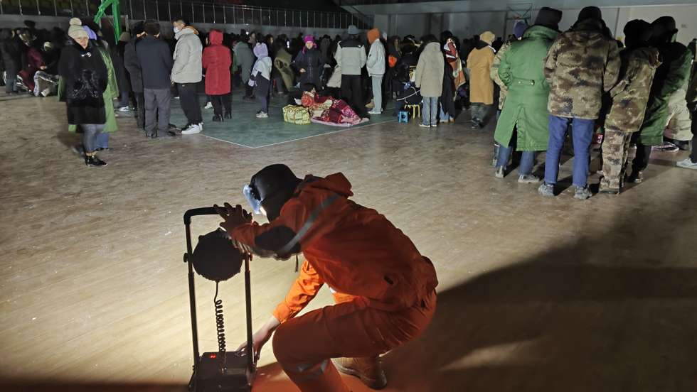 epa11097786 A staff member of local power supply company sets up lighting equipment at a temporary shelter in Akqi County, Kizilsu Kirgiz Autonomous Prefecture in northwest China's Xinjiang Uygur Autonomous Region, 23 January 2024. A 7.1-magnitude earthquake jolted Wushi County in Aksu Prefecture in northwest China's Xinjiang Uygur Autonomous Region at 2:09 a.m. on 23 January (Beijing Time), according to the China Earthquake Networks Center (CENC). According to the Xinjiang Earthquake Agency, the epicenter is approximately 50 km from the county seat of Wushi, with five villages located within a 20-kilometer radius around the epicenter. Several residential houses and livestock sheds collapsed in the epicenter, with some herdsmen suffering minor injuries, according to local sources. Parts of the area had experienced temporary disruption of electricity supply shortly after the quake. But the supply had been gradually restored.  EPA/XINHUA / MAN SUER CHINA OUT / UK AND IRELAND OUT  /       MANDATORY CREDIT  EDITORIAL USE ONLY  EDITORIAL USE ONLY