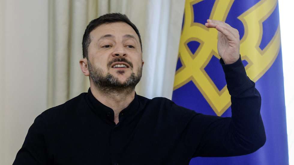 epa12171613 Ukrainian President Volodymyr Zelensky speaks during a joint press conference with the German defense minister after their meeting in Kyiv, Ukraine, 12 June 2025. The German defense minister arrived in Kyiv to meet with top Ukrainian officials amid the ongoing Russian invasion.  EPA/SERGEY DOLZHENKO