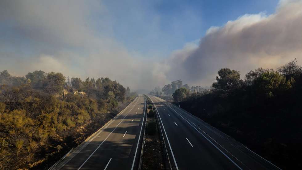 Em causa está e estrada que liga o Itinerário Complementar 28 (IC28) à fronteira da Madalena e a Ourense, na Galiza, com uma extensão de cerca de 60 quilómetros