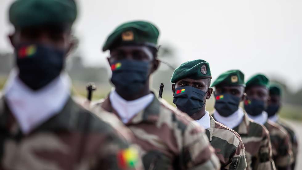 Militares no Aeroporto Internacional Osvaldo Vieira, em Bissau, na Guiné-Bissau