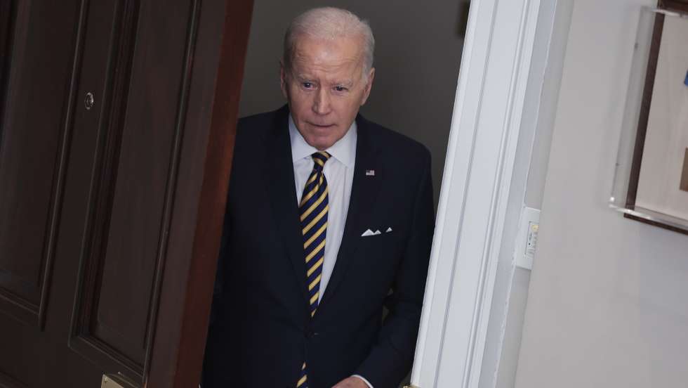 epa09811613 President Joe Biden arrives to announce actions to continue to hold Russia accountable for its war on Ukraine in the Roosevelt Room of the White House in Washington, DC, USA, 08 March 2022. The Biden administration has called Russia's attack on Ukraine 'unprovoked and unjustified.'  EPA/Oliver Contreras / POOL