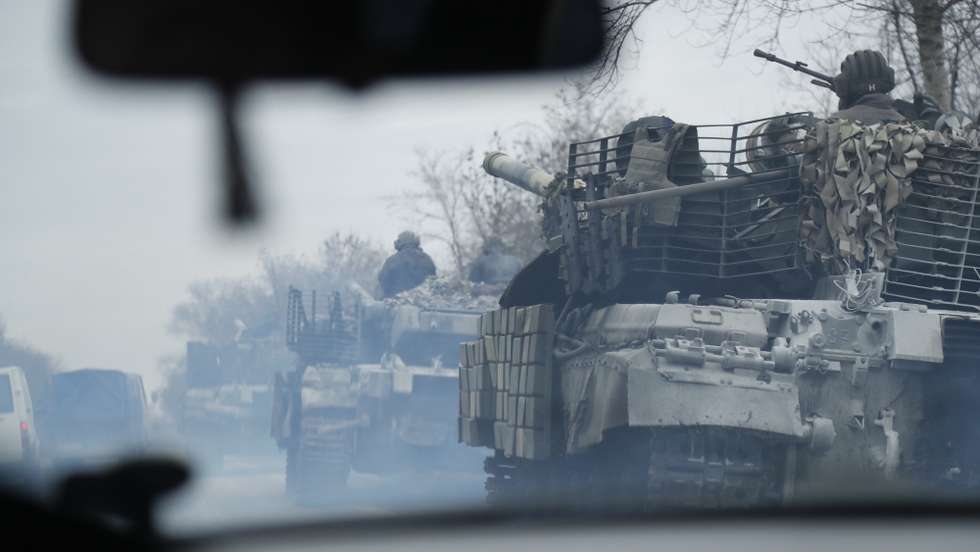 epa09783623 Ukrainian tanks moving near town of Severodonetsk east of Ukraine, 24 February 2022 (issued 25 February 2022). Russian troops entered Ukraine on 24 February prompting the country's president to declare martial law.  EPA/ZURAB KURTSIKIDZE