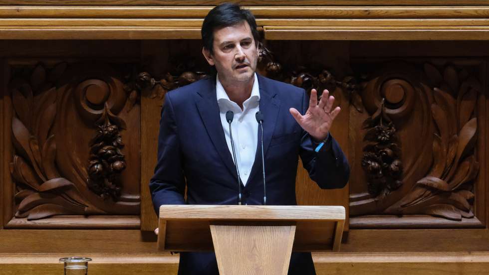 O dpeutado da Iniciativa Liberal, Rui Rocha, participa no debate parlamentar sobre legislação laboral no âmbito da agenda de trabalho digno, na Assembleia da República, em Lisboa, 8 de julho de 2022. MÁRIO CRUZ/LUSA