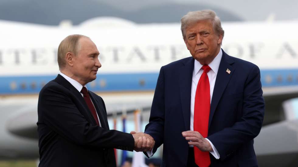 epa12303633 US President Donald Trump (R) and Russian President Vladimir Putin pose on the podium on the tarmac after they arrived to attend a meeting at Joint Base Elmendorf-Richardson in Anchorage, Alaska, USA, 15 August 2025.  EPA/GAVRIIL GRIGOROV/SPUTNIK/KREMLIN POOL / POOL MANDATORY CREDIT