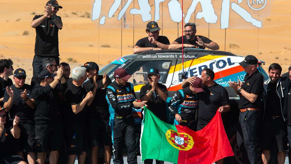 epa11833078 Joao Ferreira of Portugal and Filipe Palmeiro of Portugal of X-raid Mini JCW Team celebrate winning during the final stage of the 2025 Dakar Rally in Shubaytah, Saudi Arabia, 17 January 2025.  EPA/Demi Baauw