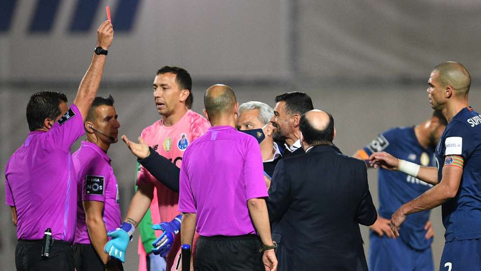 Sérgio Conceição foi expulso por Hugo Miguel no final do jogo, num epílogo mais conturbado com os ânimos exaltados em Moreira de Cónegos