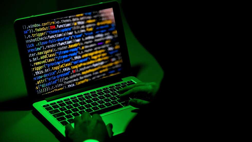 A 24 de fevereiro, o grupo [Anonymous] declarou "guerra informática contra a Rússia"