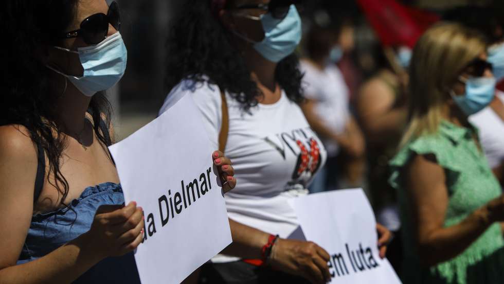 Concentração de trabalhadores da Dielmar em frente à Câmara Municipal de Castelo Branco