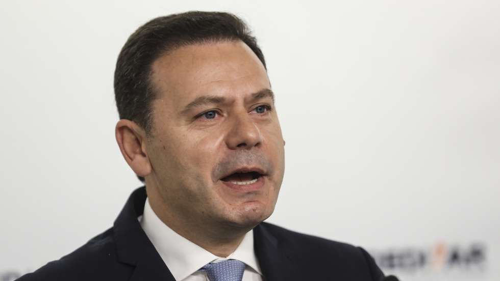 Luís Montenegro intervém na apresentação da sua candidatura à liderança do Partido Social Democrata (PSD), esta manhã na sede do partido em Lisboa, 06 de abril de 2022. MIGUEL A. LOPES/LUSA