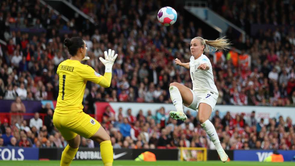Beth Mead fez assim o único golo da vitória da Inglaterra frente à Áustria no primeiro jogo do Europeu feminino