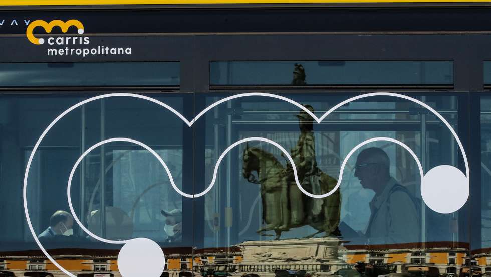 Cerimónia de lançamento da Carris Metropolitana realizada no Pátio da Galé, Lisboa, 1 de abril de 2022. O evento contou também com um pequeno desfile de moda, para dar a conhecer o fardamento da Carris Metropolitana, desenhado por Nuno Gama, e a exibição, dos novos autocarros com a nova imagem da Carris Metropolitana. MANUEL DE ALMEIDA/LUSA