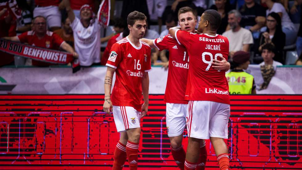 Benfica quebrou o jejum de títulos no futsal com a conquista da quarta Taça da Liga do seu historial em Gondomar