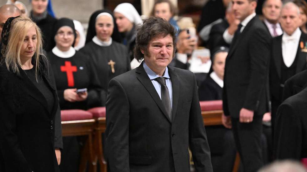epa11144216 Argentina's President Javier Milei (C) and his sister Karina Milei (L) attend a Holy Mass for Canonization of Maria Antonia of Saint Joseph de Paz y Figueroa in Saint Peter's Basilica, Vatican City, 11 February 2024.  On the anniversary of the first apparition of the Blessed Virgin Mary in Lourdes, Pope Francis canonized Maria Antonia of Saint Joseph de Paz y Figueroa, also known as Mama Antula, the founder of the House for Spiritual Exercises of Buenos Aires.  EPA/CLAUDIO PERI