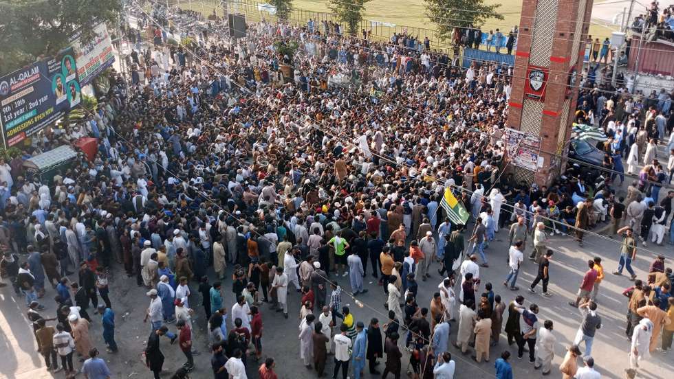 epa12417479 Massive crowd gathers as Public Action Committee protest enters second day  in Muzaffarabad, the capital of Pakistani-administered Kashmir, 30 September 2025. Azad Jammu and Kashmir observed a shut-down and wheel-jam strike led by the Joint Action Committee (JAC) over its 38-point charter of demands, including abolition of elite privileges and refugee seats. Markets and transport were closed, communication services suspended, and security forces deployed after failed talks with the government.  EPA/AMIRUDDIN MUGHAL