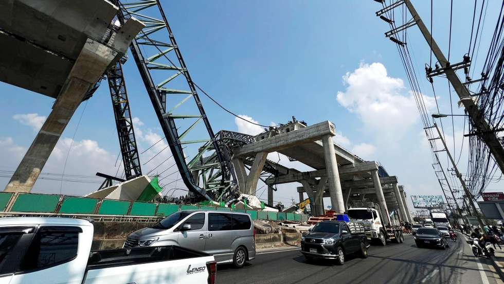 epa12650390 A view of the site where a crane and concrete beam collapsed during the construction of the Rama 2–Samut Sakhon Expressway at Mahachai, Samut Sakhon province, Thailand, 15 January 2026. Two people were killed and several others injured after a concrete beam fell from an overhead launcher, crushing two vehicles passing below, according to local police.  EPA/NARONG SANGNAK