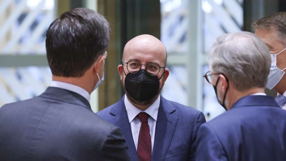 epa09766116 European Council President Charles Michel   speaks with other attendees of a European Union leaders extraordinary summit to discuss the Ukrainian-Russian conflict, in Brussels, Belgium, 17 February 2022.  EPA/YVES HERMAN / POOL