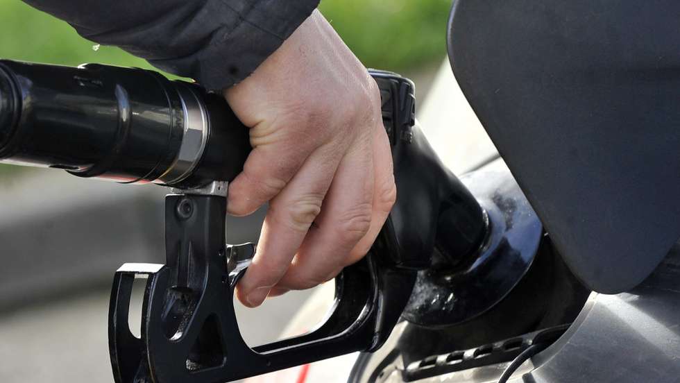 Preço médio semanal da Entidade Reguladora dos Serviços Energéticos desce 1,4% para a gasolina e 1,8% para gasóleo