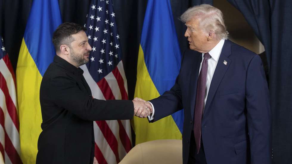 epa12671476 A handout photo made available by the Ukrainian Presidential Press Service shows Ukraine's President Volodymyr Zelensky (L) shaking hands with US President Donald Trump (R) during their meeting on the sidelines of the 56th annual meeting of the World Economic Forum (WEF), in Davos, Switzerland, 22 January 2026. The 2026 summit, running from 19 to 23 January and held under the theme 'A Spirit of Dialogue,' brings together global political leaders, corporate executives, and scientists to address international challenges.  EPA/UKRAINIAN PRESIDENTIAL PRESS SERVICE HANDOUT -- MANDATORY CREDIT: UKRAINIAN PRESIDENTIAL PRESS SERVICE -- HANDOUT EDITORIAL USE ONLY/NO SALES