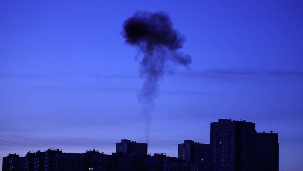 epa13122519 Smoke billows from a residential building following a Ukrainian drone attack in Domodedovo, Moscow Region, Russia, 20 July 2026. According to Governor Andrey Vorobyov, 10 people, including a child, were injured in the drone attack on the Moscow region.  EPA/STRINGER