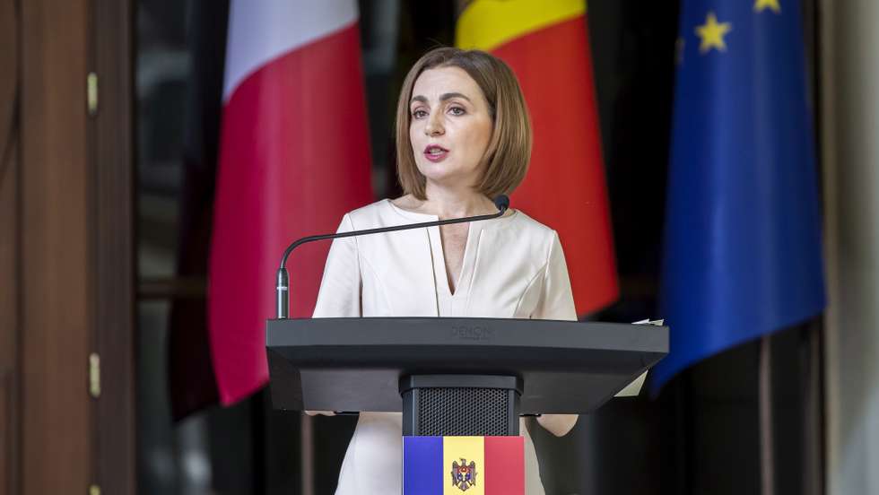 epa10014797 President of Moldova Maia Sandu speaks during a press conference with French President Emmanuel Macron (not seen) at the State Residence in Chisinau, Moldova, 15 June 2022. Macron visits the Republic of Moldova on 15 June after meeting with troops stationed in Romania with the NATO Response Force, as part of an official visit to the region.  EPA/DUMITRU DORU