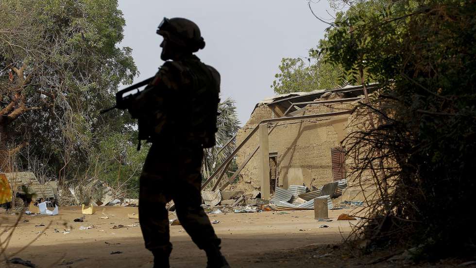 epa03551366 A French soldier secures an area during an ordinance clearing exercise at a destroyed Islamic militants camp in the recently liberated town of Diabaly, Mali, 23 January 2013. French forces continue their advance northwards in Mali with over 2,000 troops assisting Malian forces in the fight against Islamic militants linked to al-Qaeda in the Islamic Maghreb.  EPA/NIC BOTHMA